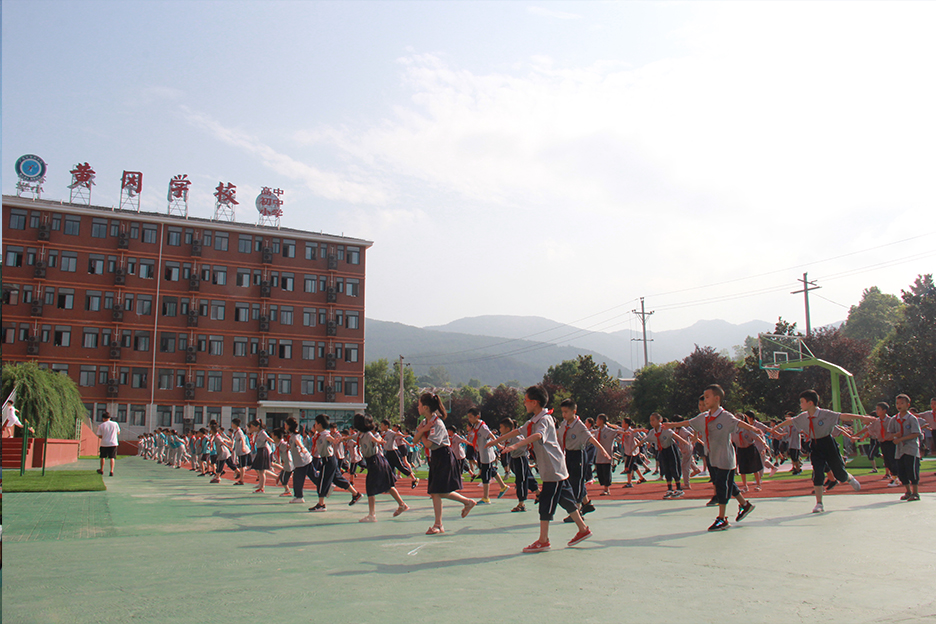 课间活动 - 校区环境 - 广元市黄冈学校